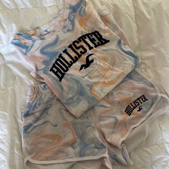 Hollister Tops - EUC ⭐️Hollister 2 Piece Set